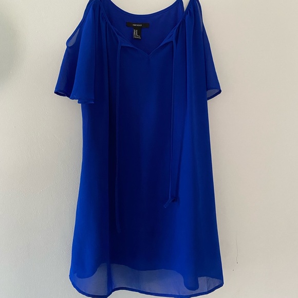 Vibrant blue dress with shoulder openings - Picture 2 of 3